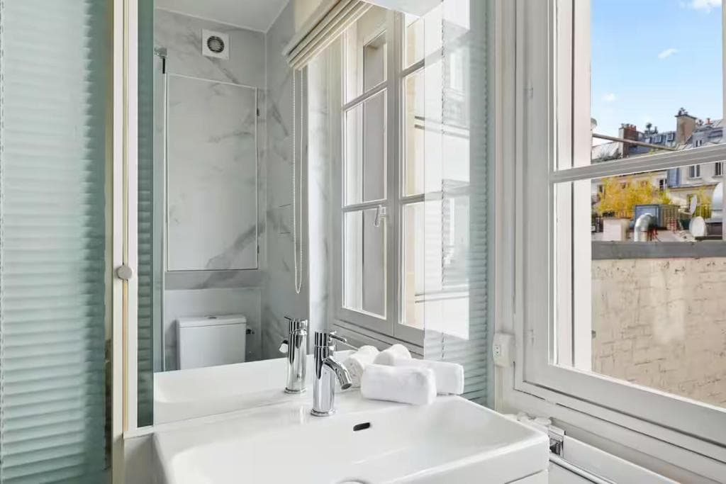 Stylish 2 BR Apartment - 3