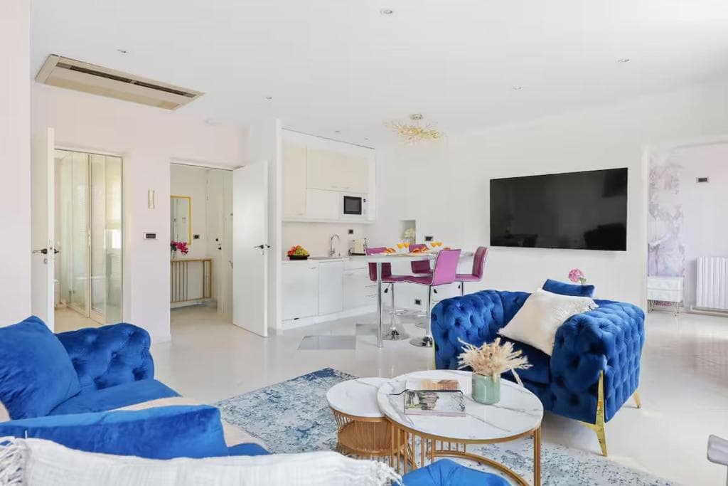 Stylish 2 BR Apartment - 5